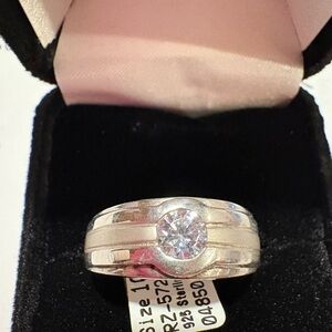 Sterling Silver 925 Unisex Ring CZ stone. Size 10.